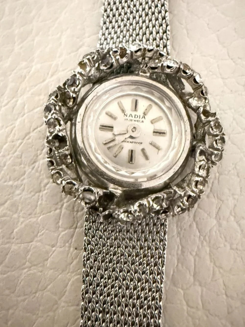 VINTAGE NADIA WOMENS RHINESTONE BEZEL MESH BAND COCKTAIL WATCH NON WORKING